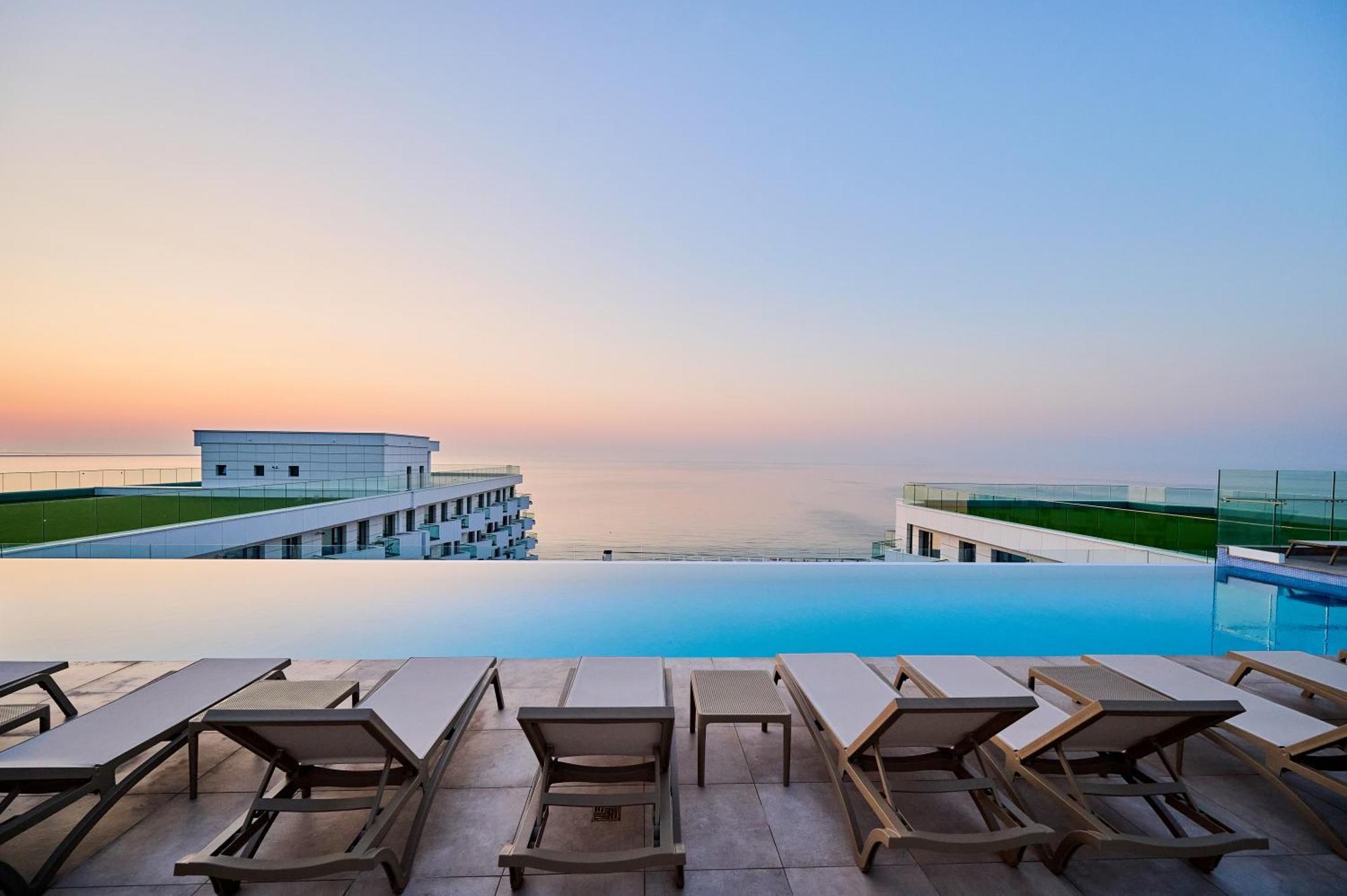 Arrogance Queen Studio - Infinity Pool & Spa Năvodari Екстериор снимка