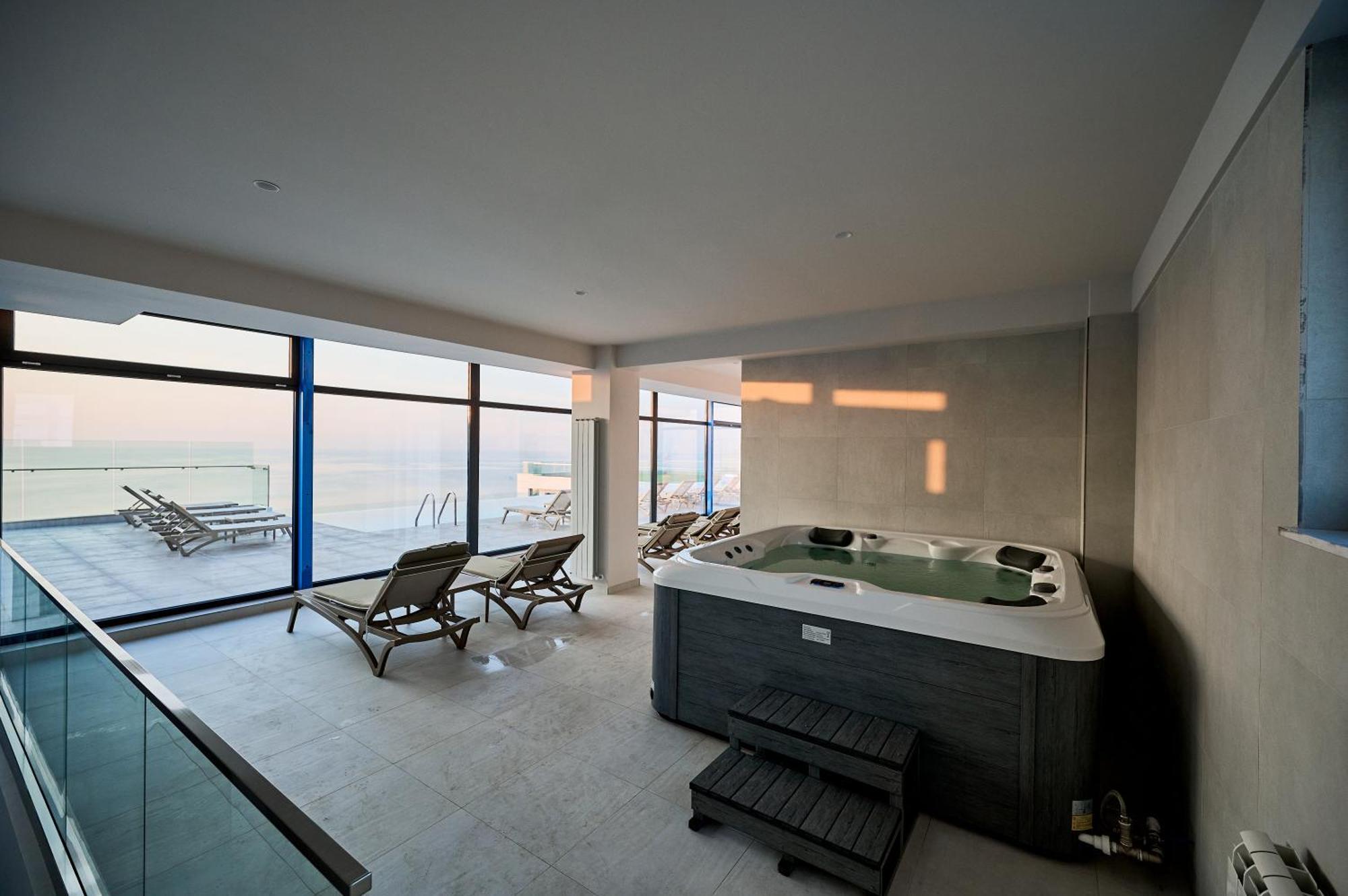 Arrogance Queen Studio - Infinity Pool & Spa Năvodari Екстериор снимка
